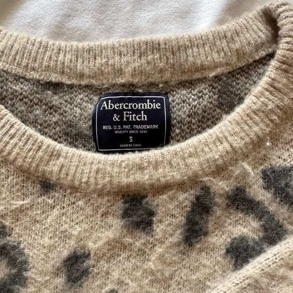 A&F leopard print sweater - Picture 2 of 4